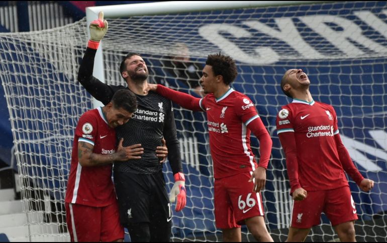 Un gol del portero brasileño Alisson en la última jugada del partido dio la victoria en The Hawthorns al Liverpool ante el West Bromwich. EFE / R. Vieira