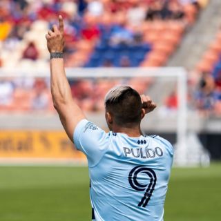 Alan Pulido hace doblete en la MLS