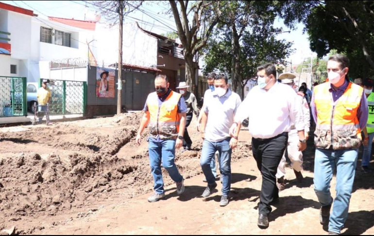 El gobierno llamó a la población a no tirar basura en la calle para reducir el riesgo de inundaciones durante el temporal. ESPECIAL