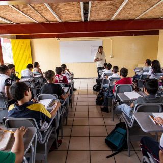 Amplían actividades presenciales en escuelas, dan luz verde a los actos de fin de ciclo escolar