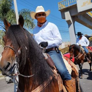 Zamora participa en cabalgata del aniversario de ejido de San Miguel