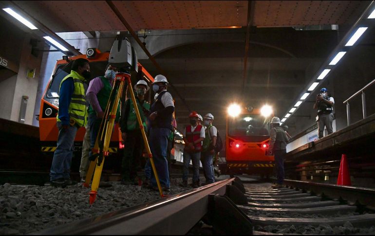 INSPECCIONES. Trabajadores supervisan la estructura del tramo subterráneo de la Línea 12 del Metro. SUN
