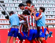 Ambos conjuntos intentarán a toda costa conseguir el título que deja vacante La Franja del Puebla. TWITTER / @Chivas