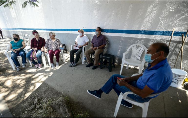 MANIFESTACIÓN PACÍFICA. Los vecinos de Tabachines, en Zapopan, buscan que el SIAPA no llene pipas para llevar diariamente el líquido a otras colonias.  EL INFORMADOR • F. Atilano
