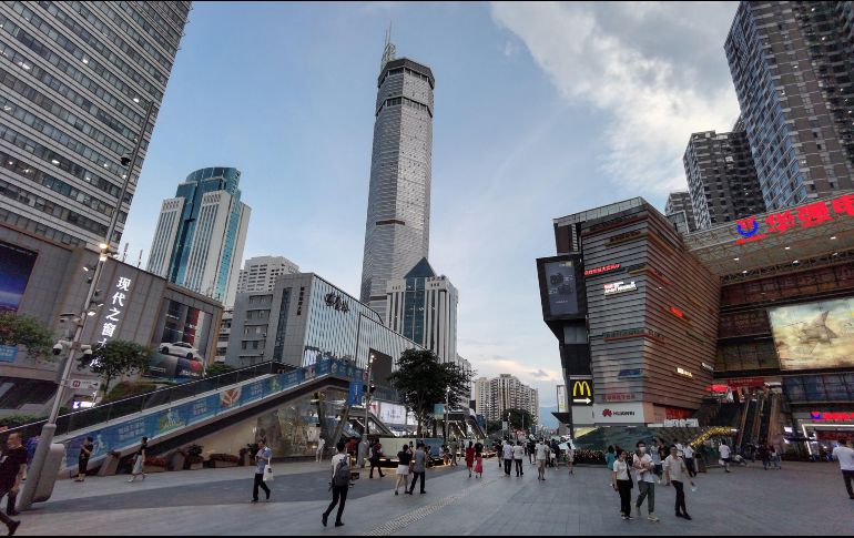 El SEG Plaza, que se terminó de construir en 2000, es uno de los edificios más emblemáticos de Shenzhen (sur), la inmensa metrópolis limítrofe de Hong Kong. AFP