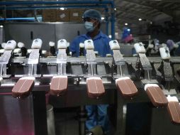 En marzo de 2021, las horas trabajadas en las industrias manufactureras reportaron un alza de 1.1% en comparación con las de febrero pasado. EFE / J. Rezayee