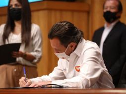 El emecista realiza la firma pública de siete compromisos por la educación en la entidad, en el Paraninfo de la Universidad de Guadalajara. ESPECIAL