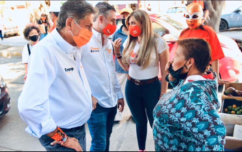Frangie presentó sus propuestas ante vecinos y comerciantes de la colonia Díaz Ordaz. ESPECIAL