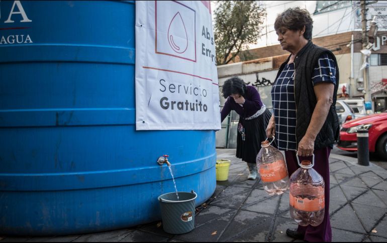 La falta de Agua Potable en diversas colonias de la Metrópoli es responsabilidad del Gobierno Federal según el gobernador de Jalisco. ARCHIVO