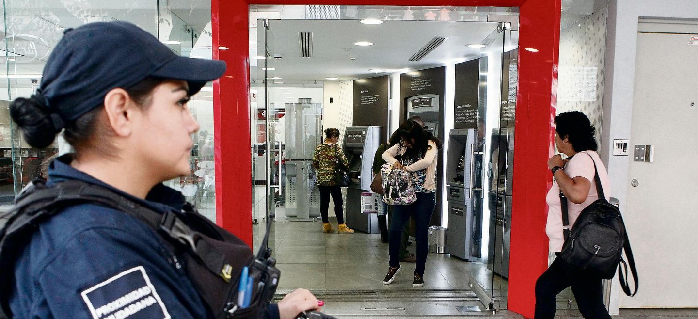 CAJEROS. La Comisión Nacional Bancaria y de Valores confirma que durante  la pandemia se cancelaron un millón de tarjetas bancarias, ante la crisis sanitaria. EL INFORMADOR/A. CAMACHO