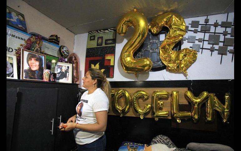 La familia aún conmemora el cumpleaños de Jocelyn como símbolo de la esperanza de hallarla con vida, por lo que realizaron una protesta en el centro de la ciudad. EFE/L. Torres