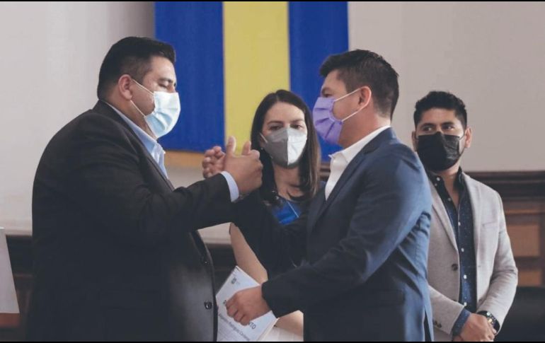 APOYO. El alcalde Eduardo Fabián Martínez (izquierda) encabezó la sesión.