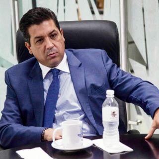 Giran orden de aprehensión contra Cabeza de Vaca; él acusa guerra desde Palacio