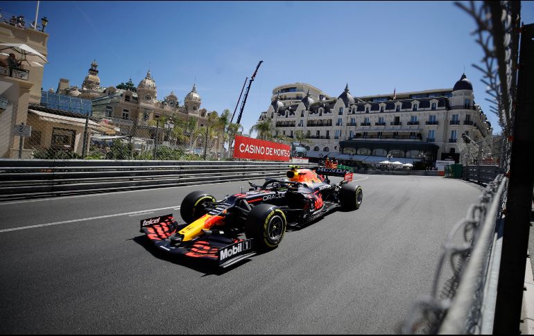 ''Checo'' Pérez, que había marcado el mejor tiempo en la sesión matinal, acabó con el octavo crono el segundo ensayo, en el que se marcaron los mejores tiempos del día. AP / L. Bruno