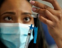 Resaltan que actualmente el 80% de la producción de la vacuna se concentra en 10 países europeos, norteamericanos y surasiáticos. AP / ARCHIVO
