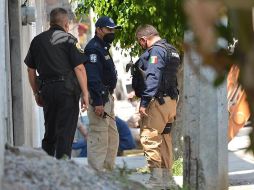 Con ayuda de perros entrenados, los investigadores lograron ubicar y extraer huesos humanos enterrados en el sótano de la vivienda. EFE/M. Guzmán