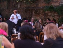 Este viernes, el morenista sostuvo un encuentro con líderes de mujeres. ESPECIAL