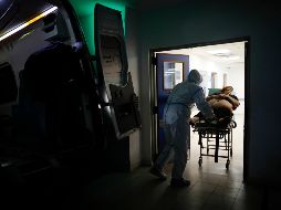 Argentina ha cumplido tres días con más de 35 mil contagios y más de 400 muertes. AP/N. Pisarenko