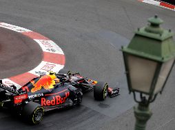 En una accidentada Q3 para el Gran Premio de Mónaco, el piloto tapatío Sergio ''Checo'' Pérez arrancará noveno en la carrera del domingo. AP / L. Bruno