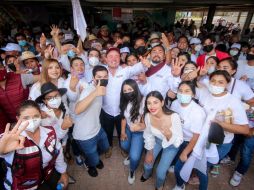 Los jóvenes pidieron al morenista seguridad, iluminación en calles, además de talleres que les permitan aprender oficios. ESPECIAL