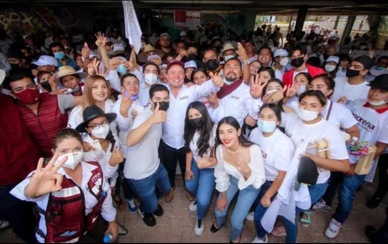 Los jóvenes pidieron al morenista seguridad, iluminación en calles, además de talleres que les permitan aprender oficios. ESPECIAL