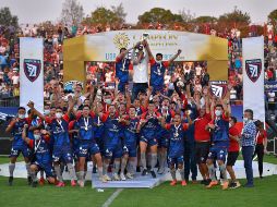 El Tepatitlán FC coronó un gran semestre y el festejo no para, ya que han ganado el trofeo de Campeón de Campeones. Imago7