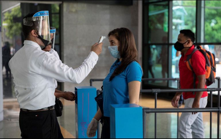 Se espera que 28 demarcaciones crezcan su PIB regional para finales de 2021. EFE/R. Peña