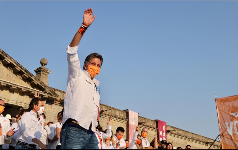 Juan José Frangie propone equipar escuelas con equipo de cómputo, paneles solares y sistemas de captación de agua. TWITTER/juanjosefrangie