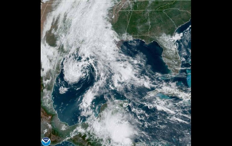 Según la NOAA de EU, la temporada ciclónica en el Atlántico será menos intensa que la de 2020, pero más activa de lo normal. EFE / NOAA-NHC