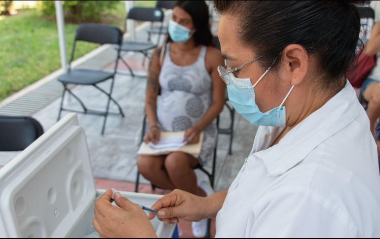 Para vacunarse, las mujeres embarazadas deber ser mayores de 18 años y tener más de 9 semanas de gestación. XINHUA/ARCHIVO