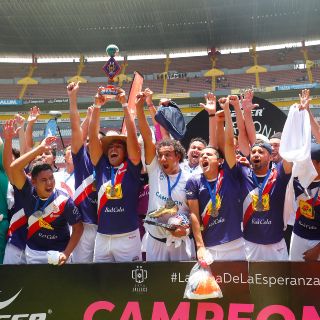 Tunden al gobernador... ahora por asistir a final entre Chapala y Cihuatlán