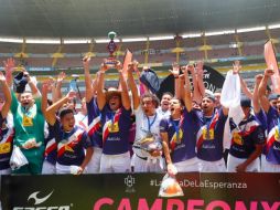 En la rama varonil Cihuatlán vino de atrás y se impuso 3-1 a Chapala para levantar el trofeo de campeón. TWITTER / @EnriqueAlfaroR