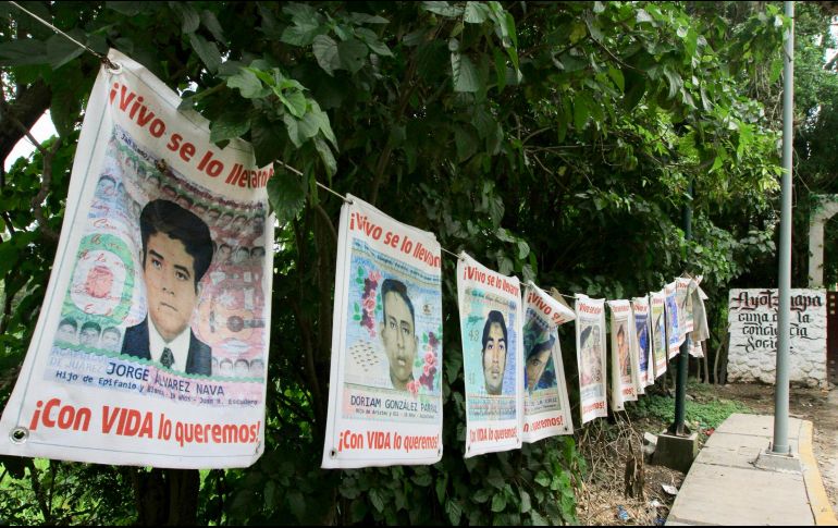 AMLO aprovechó para recordar que no quitaré el dedo del renglón, hasta conocer el paradero de los estudiantes de Ayotzinapa. NTX / ARCHIVO