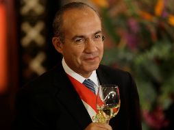 ''Por supuesto que me gusta y disfruto estar con un buen vino con mis amigos, me gusta cantar, me gusta la trova cubana y ahora soy más bien de Joaquín Sabina y me gustan los mariachis'', dijo el ex presidente. AP / ARCHIVO