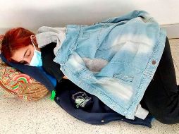 Una imagen de Lara acostada en el piso del hospital ha conmovido al mundo. ESPECIAL