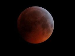 El eclipse total lunar ocurre cuando la Luna atraviesa completamente la sombra de la Tierra. AP/ARCHIVO