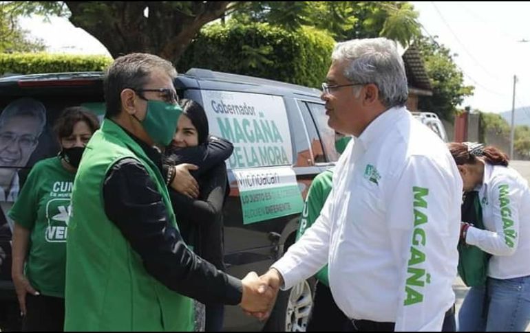 Omar Plancarte (i), un empresario dedicado a la producción de aguacate en la región de Uruapan, denunció en 2012 la desaparición de sus hijos Omar Alberto y Miguel Noé. TWITTER/@OmarxUruapan