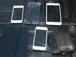 Luego de una inspección, le aseguraron cuatro teléfonos y una cartera. ESPECIAL