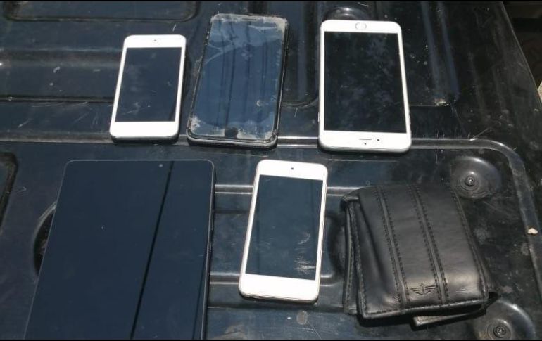 Luego de una inspección, le aseguraron cuatro teléfonos y una cartera. ESPECIAL