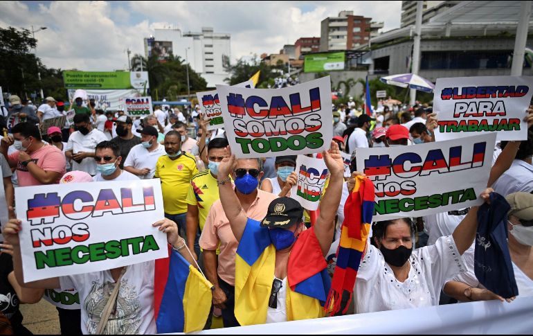 La “Marcha del silencio” fue convocada por distintos sectores de la sociedad y reclaman la vuelta a la normalidad en Cali. AFP/L. Robayo