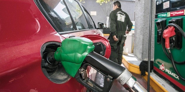 AMLO afirma que en 2023 M&eacute;xico dejar&aacute; de importar gasolinas