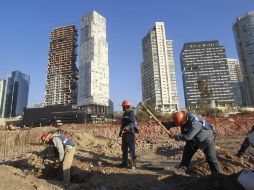 Tanto las actividades secundarias como las terciarias mostraron menor dinamismo entre enero y marzo. EFE/ARCHIVO