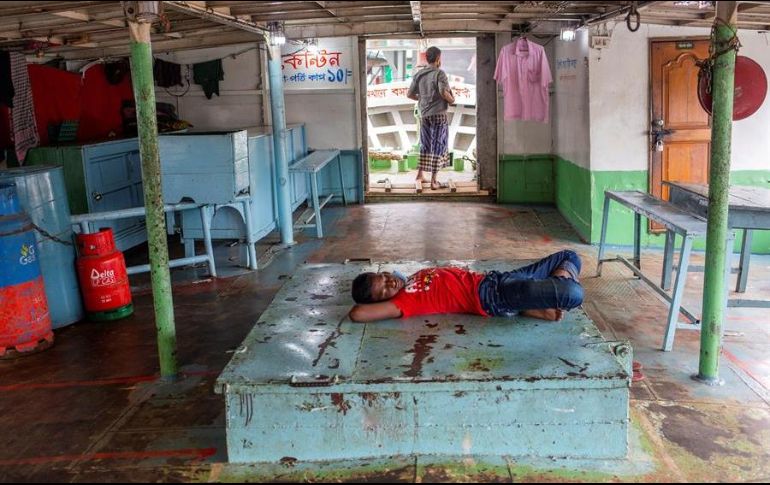 Casi 20 mil casas resultaron dañadas y más de una docena de islas fluviales se inundaron con la ruptura de varios diques. EFE/M. Alam