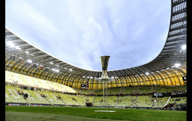 El trofeo de campeón de la Europa League, en el Gdansk Stadium, antes de que inicie el partido Villarreal vs Manchester United. AP / A. Warzawa
