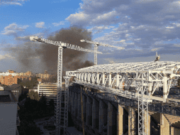 El estadio provocó humo que alertó a la zona. TWITTER / @nuriapiera