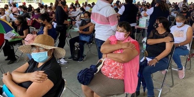 COVID-19: M&eacute;xico acumula 222 mil 232 decesos y dos millones 402 mil casos por el virus