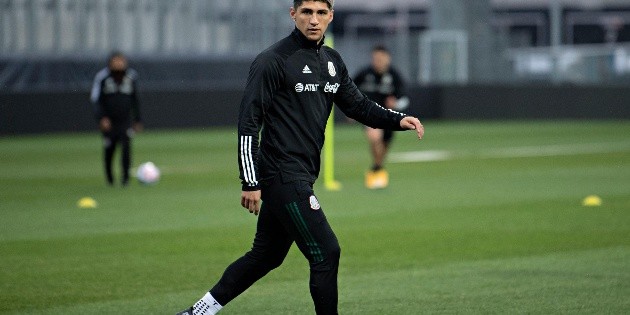 Alan Pulido se decide sobre si jugar Juegos Ol&iacute;mpicos o Copa Oro