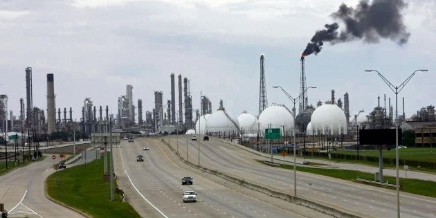 Compra de refiner&iacute;a fue buena: Hacienda