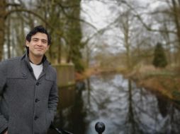 El escritor tapatío presenta su novela debut, ''La Risa'', que explora la vida de Julián, Dafne y Beatriz, tres personajes que son una metáfora del miedo a la muerte y el deseo intenso de vivir. ESPECIAL