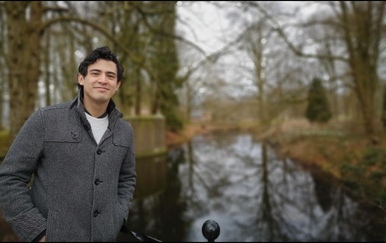 El escritor tapatío presenta su novela debut, ''La Risa'', que explora la vida de Julián, Dafne y Beatriz, tres personajes que son una metáfora del miedo a la muerte y el deseo intenso de vivir. ESPECIAL